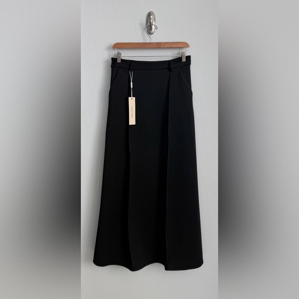 Elegant Black Maxi Skirt - Picture 5 of 5